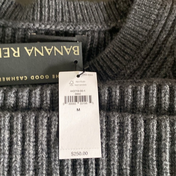 Banana Republic cropped chunky merino cashmere sweater. - Picture 9 of 9